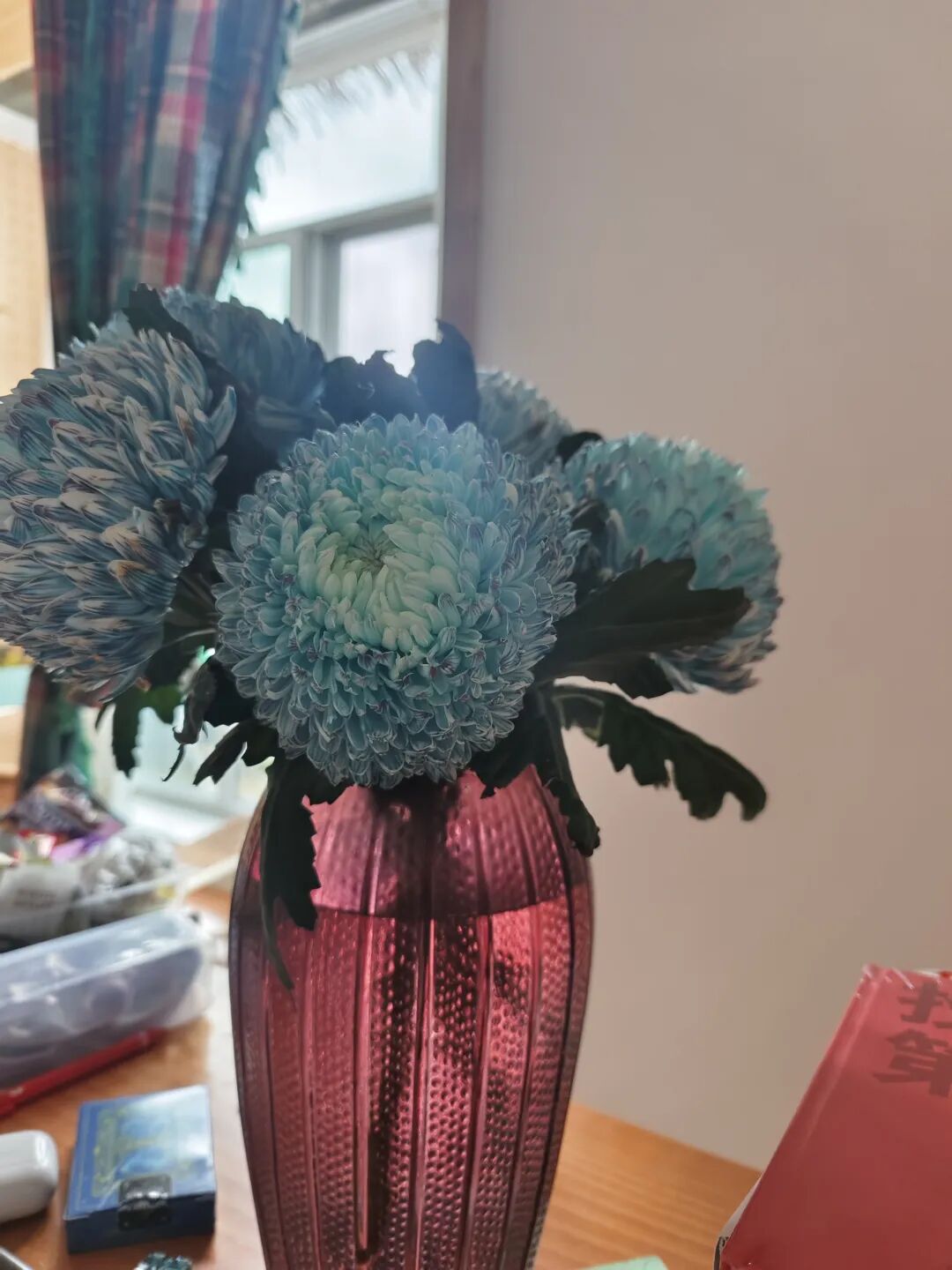 书桌上的鲜花